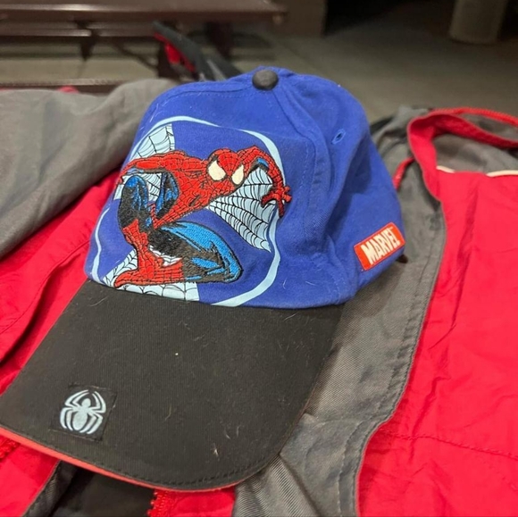 Spider-Man Marvel hat - Picture 3 of 4